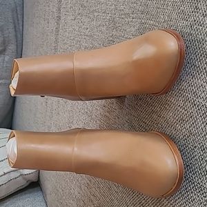 Nisolo Dari Boot in almond